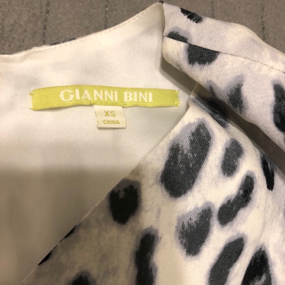 XS Leopard romper - Picture 2 of 9